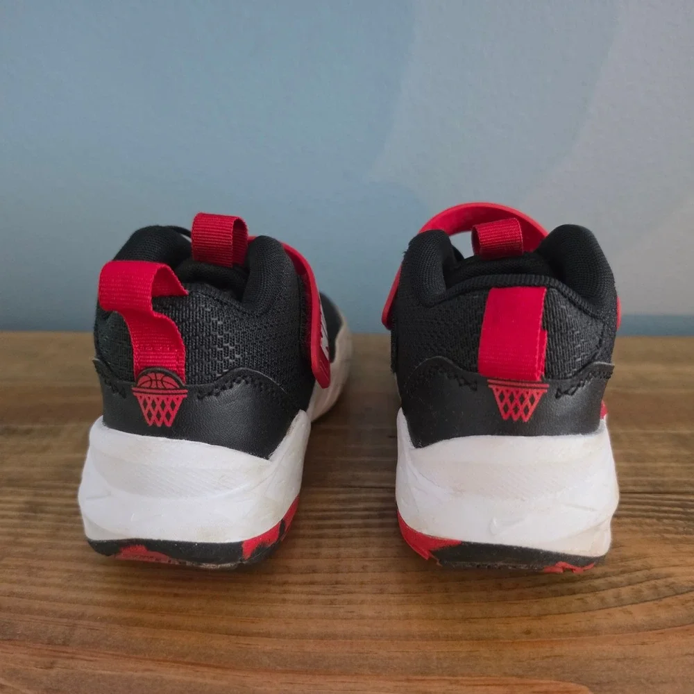Nike Kids Team Hustle D 12 Basketball Shoes Black Red HF6280-001 12c